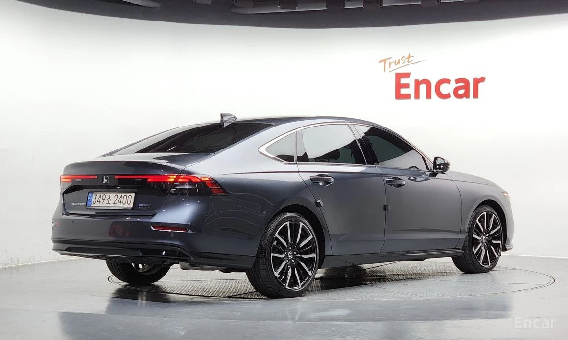 Honda Accord 2.0* HYBRID* ПОДГРЕВ* ОБДУХВАНЕ* 360КАМЕРА* ХЕДЪП*, снимка 2 - Автомобили и джипове - 54196688