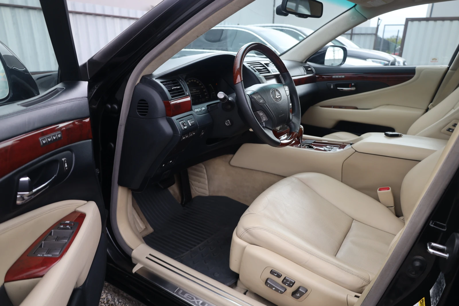 Lexus LS 600 h L President AIR SoftClose KeyGO KAM SitzKlima