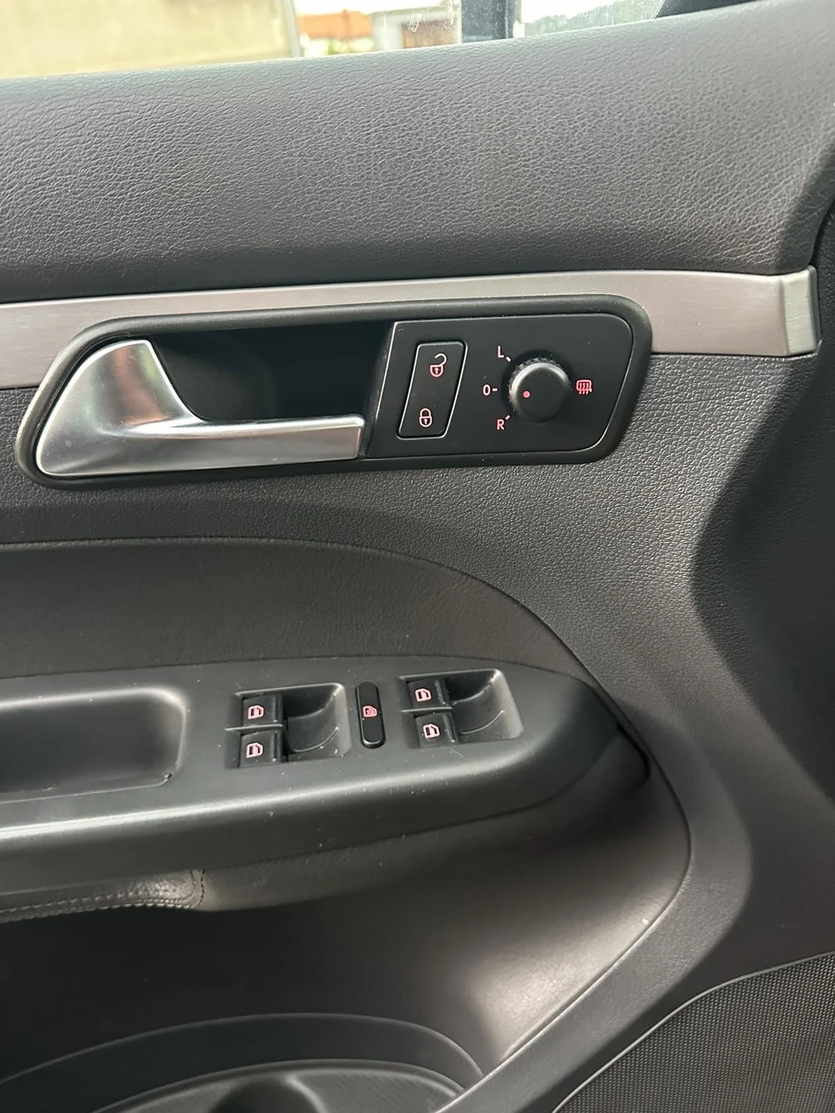 VW Touran 2.0 tdi dsg, снимка 8 - Автомобили и джипове - 54610014