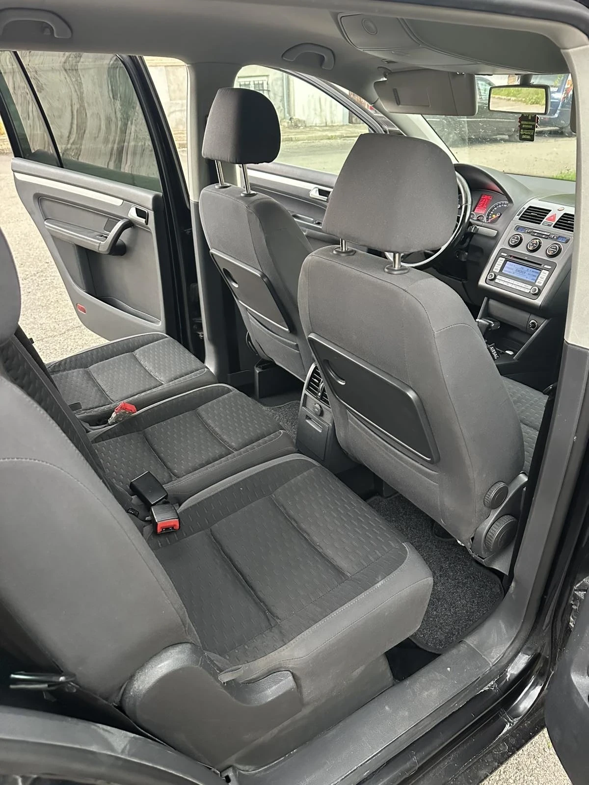 VW Touran 2.0 tdi dsg, снимка 7 - Автомобили и джипове - 54610014