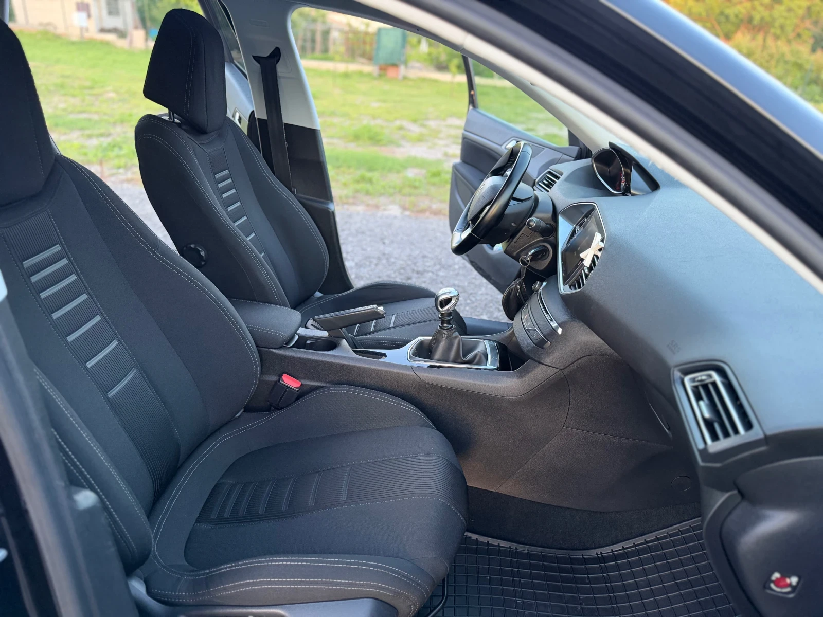 Peugeot 308 1.6HDi 120k, снимка 6 - Автомобили и джипове - 54723544