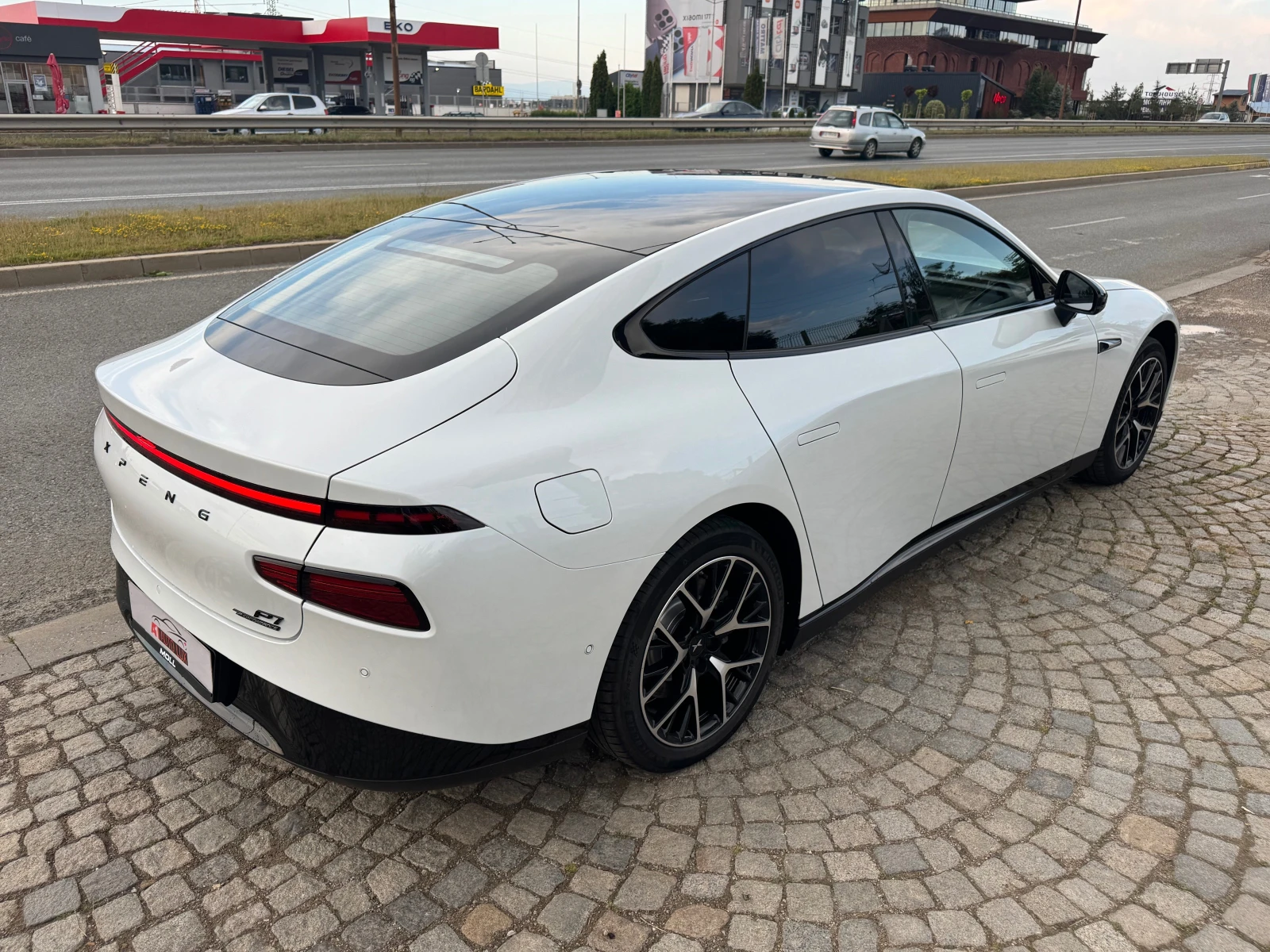 Xpeng P7 Performance, снимка 6 - Автомобили и джипове - 55101908