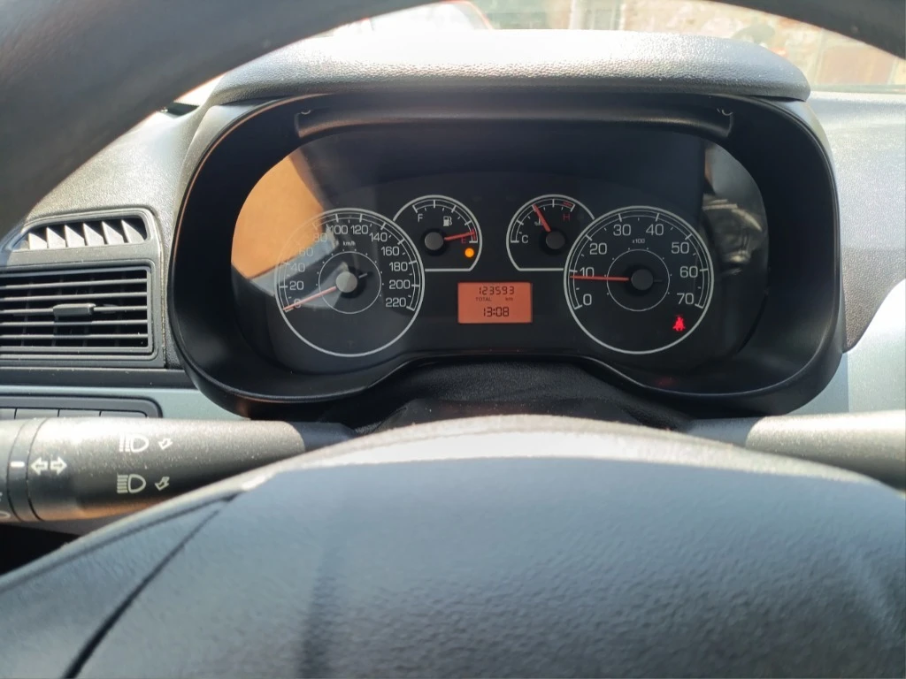 Fiat Punto 1.2 Grande 120хил.км, снимка 11 - Автомобили и джипове - 55401738