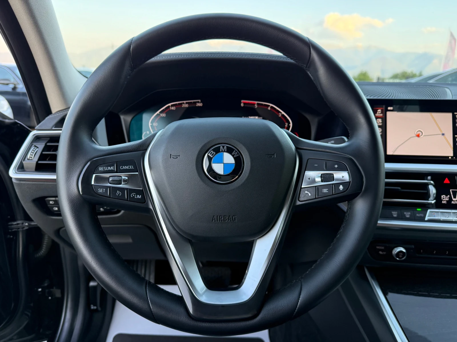 BMW 320 LUXURY* LED* AMBIENT* DIGITAL* TOP* , снимка 13 - Автомобили и джипове - 55618461