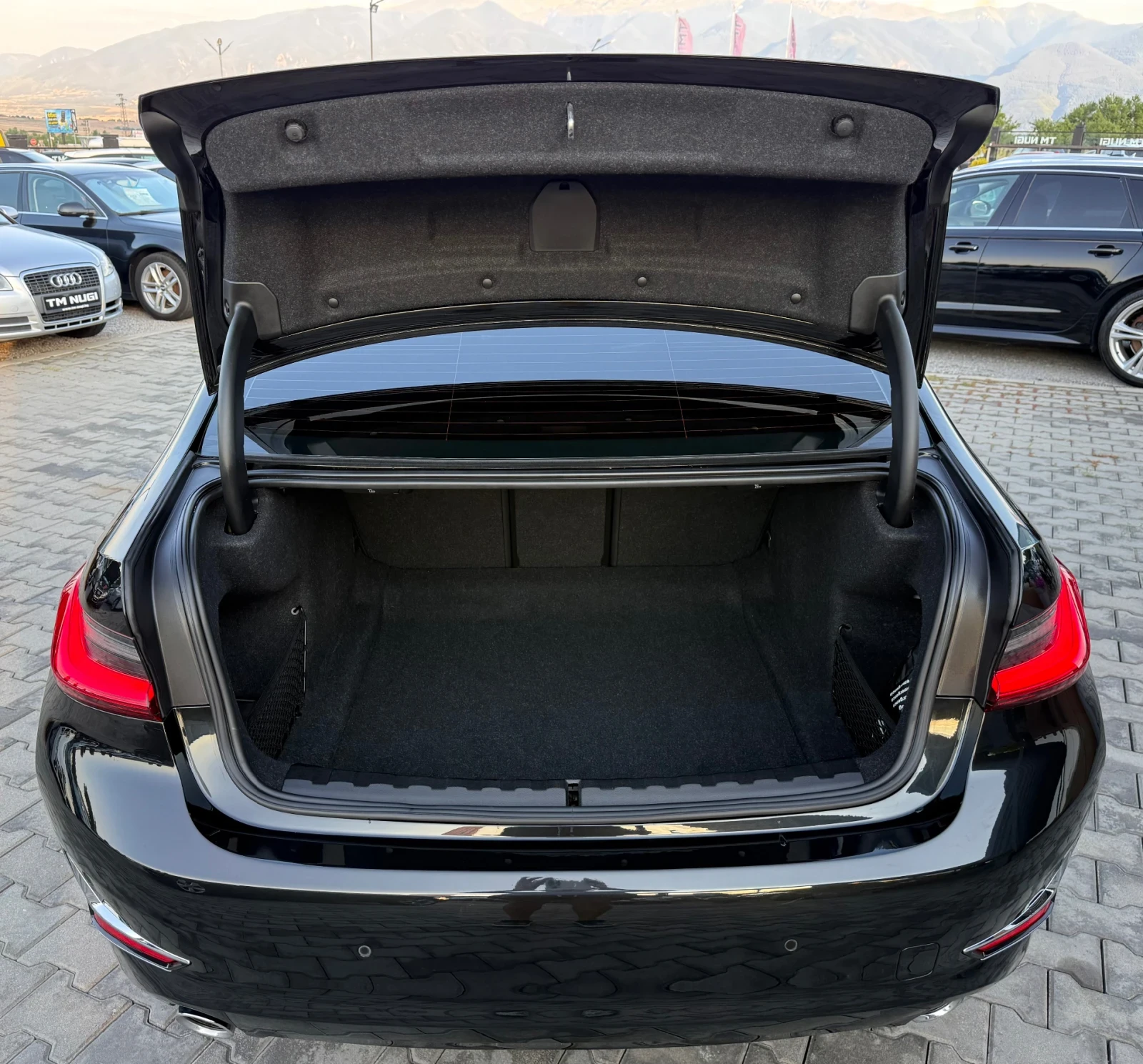 BMW 320 LUXURY* LED* AMBIENT* DIGITAL* TOP* , снимка 17 - Автомобили и джипове - 55618461