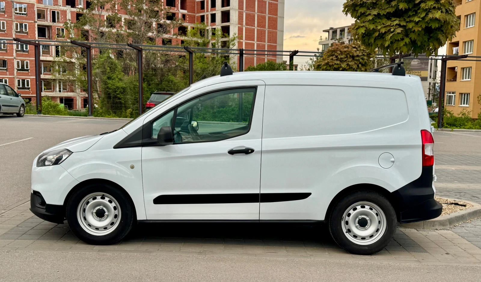 Ford Courier 1.5, снимка 2 - Автомобили и джипове - 56060712