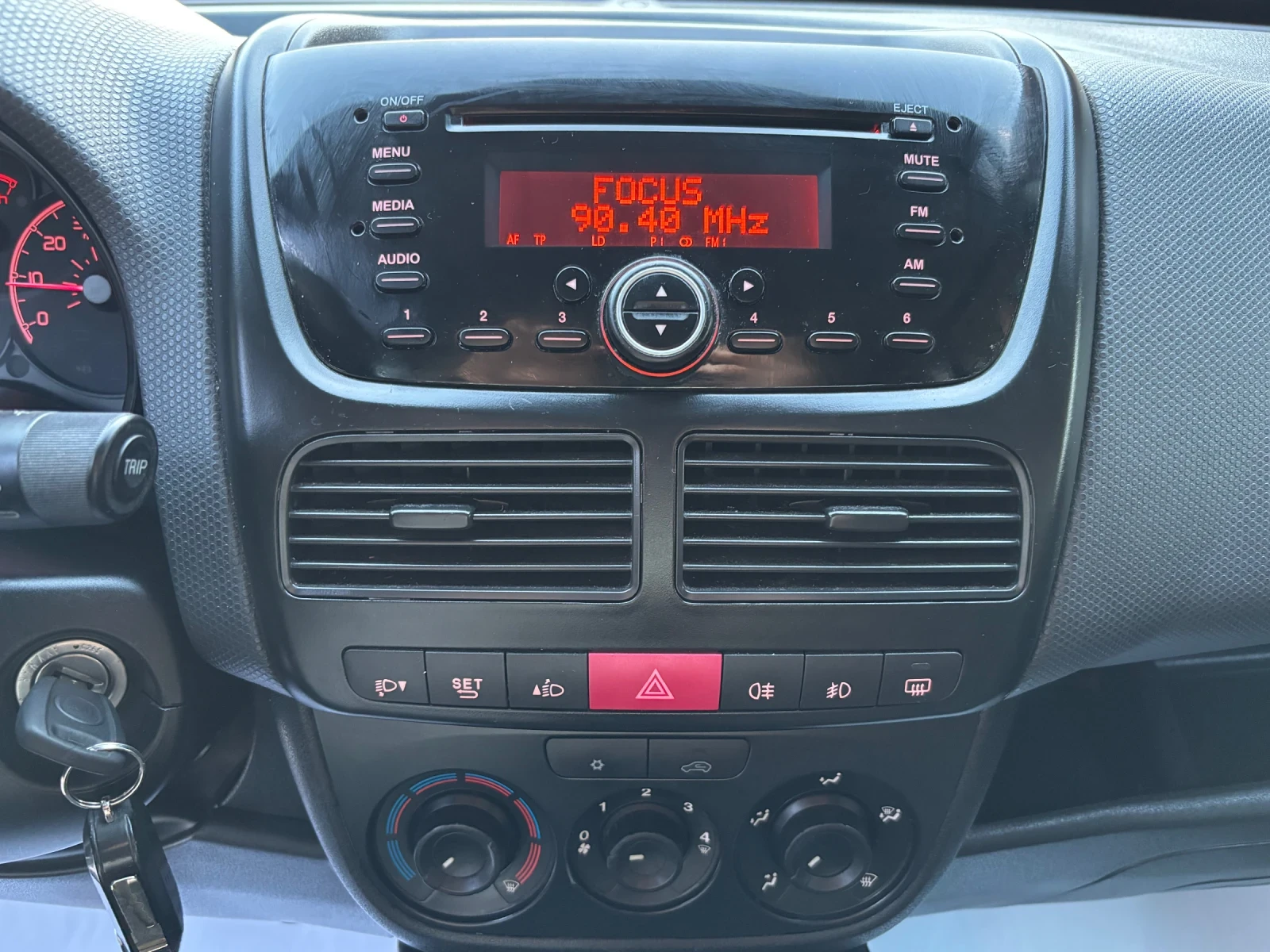 Fiat Doblo CARGO 1.6, снимка 12 - Автомобили и джипове - 56121659