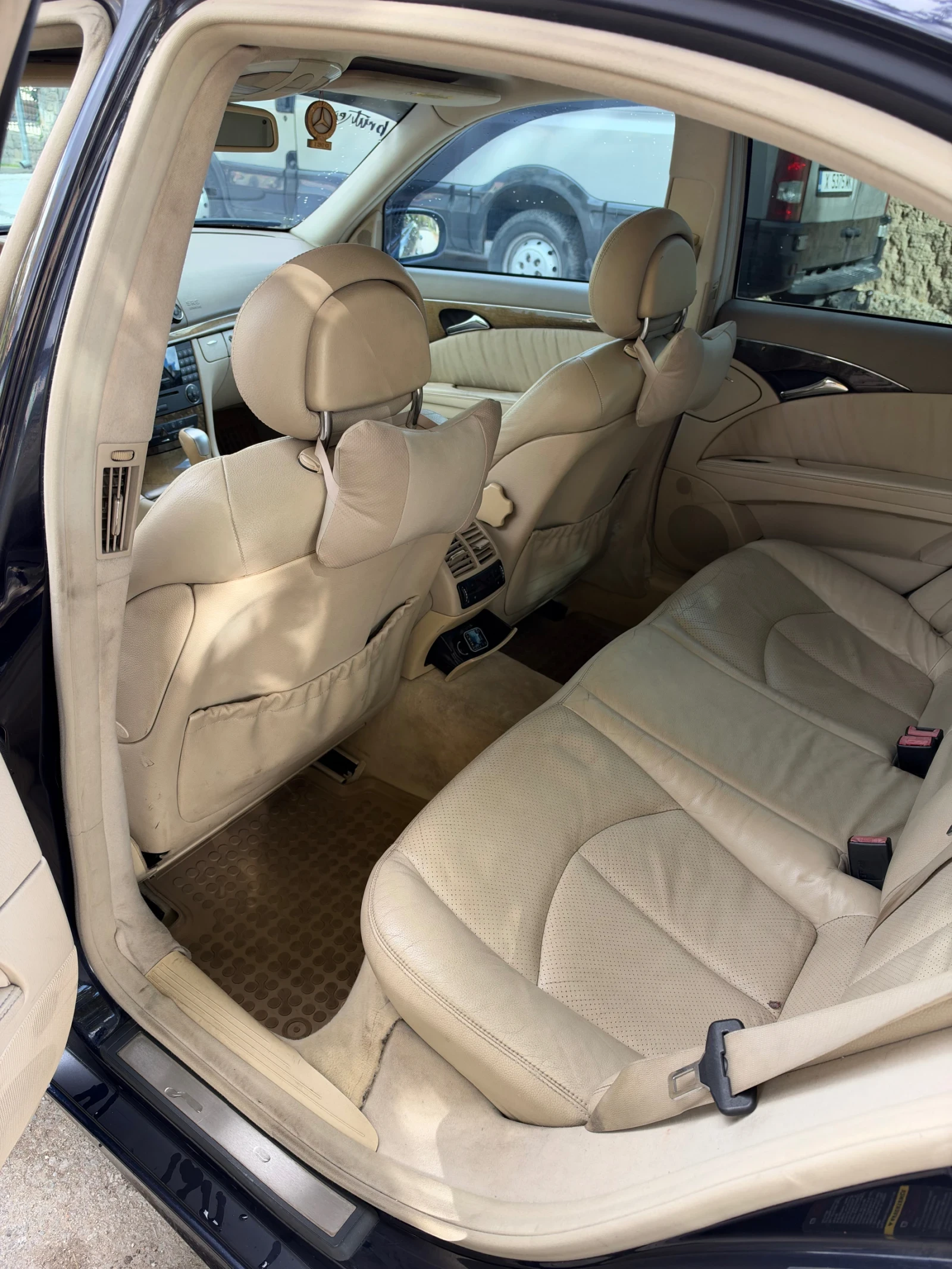 Mercedes-Benz E 270 2.7 CDI, снимка 7 - Автомобили и джипове - 56563458
