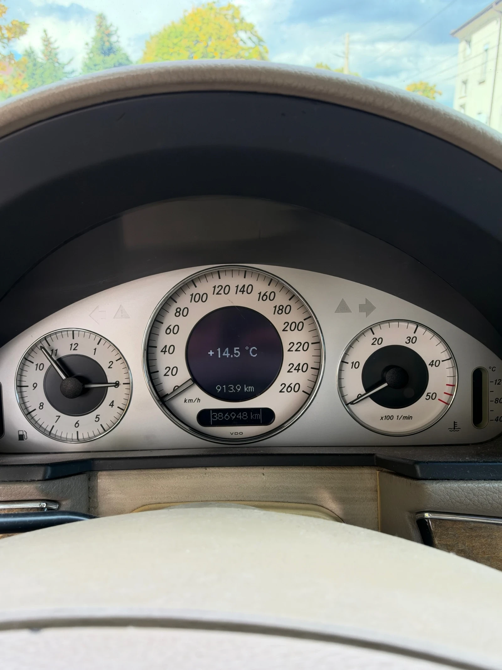 Mercedes-Benz E 270 2.7 CDI, снимка 9 - Автомобили и джипове - 56563458