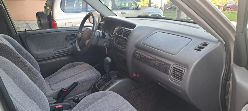 Suzuki Grand vitara 2.5 бензин автомат, снимка 7 - Автомобили и джипове - 52430946