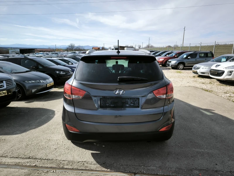 Hyundai IX35 2.0i, снимка 5 - Автомобили и джипове - 53538565