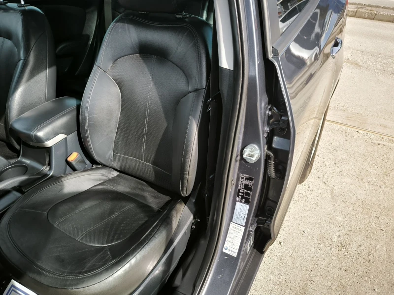 Hyundai IX35 2.0i, снимка 11 - Автомобили и джипове - 53538565
