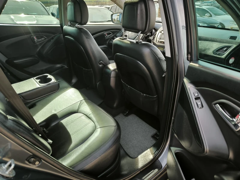 Hyundai IX35 2.0i, снимка 9 - Автомобили и джипове - 53538565