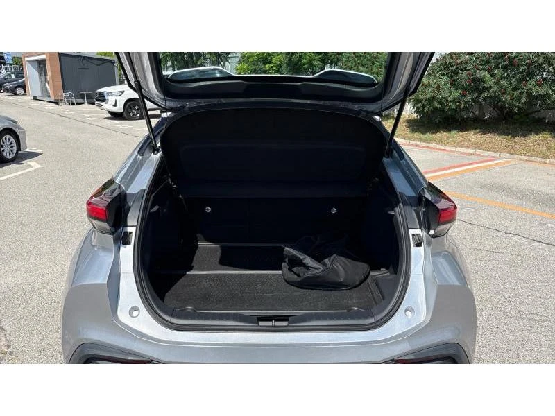 Toyota C-HR 2.0 PHEV COOL, снимка 10 - Автомобили и джипове - 55228560