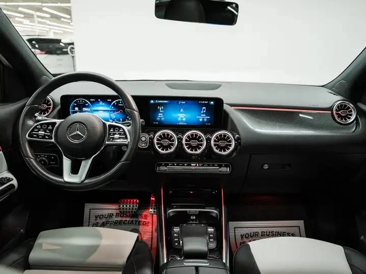Mercedes-Benz GLA Automatic, снимка 11 - Автомобили и джипове - 56011109