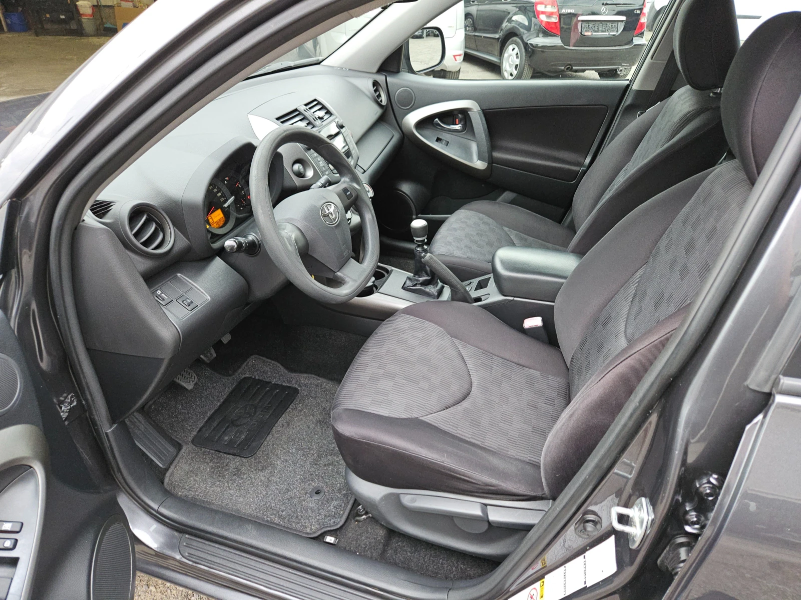Toyota Rav4 2.2D4D/4X4/150k.c/6ск/EURO 5B/ПЕРФЕКТНА - изображение 9