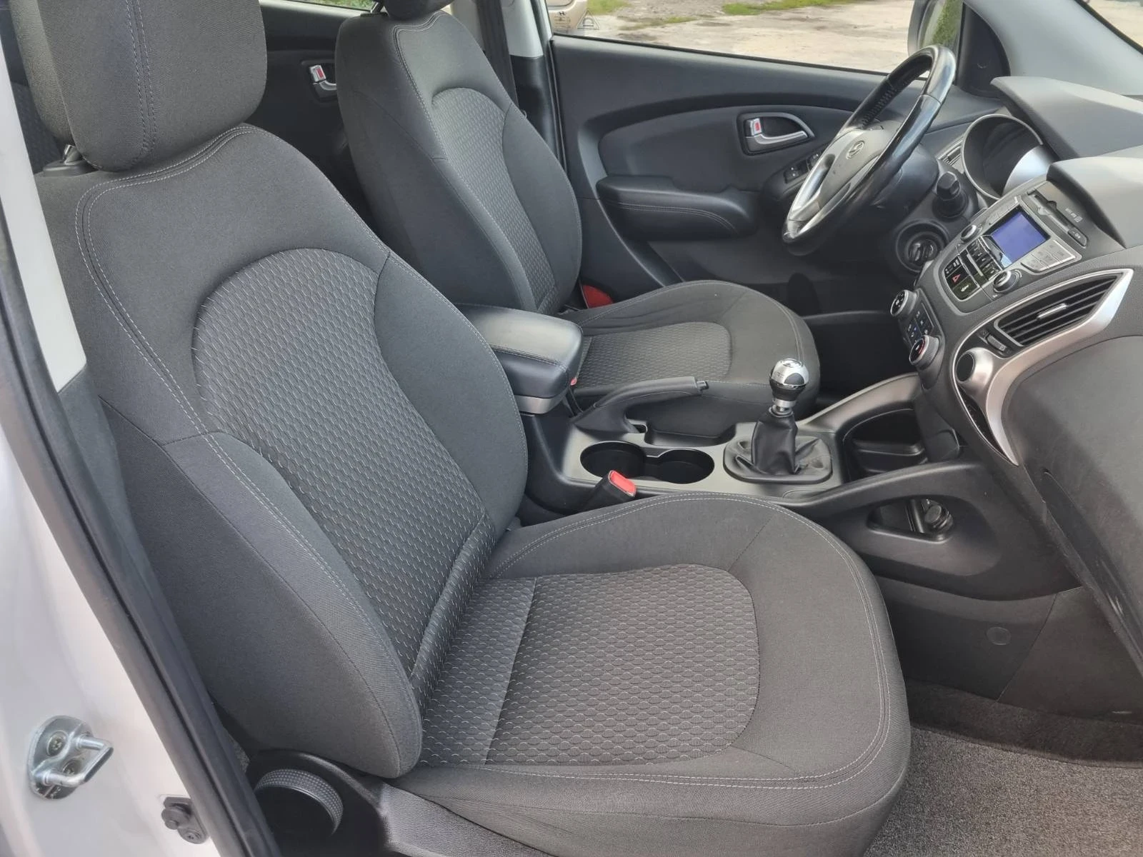 Hyundai IX35 2.0i ШВЕЙЦАРИЯ - изображение 8