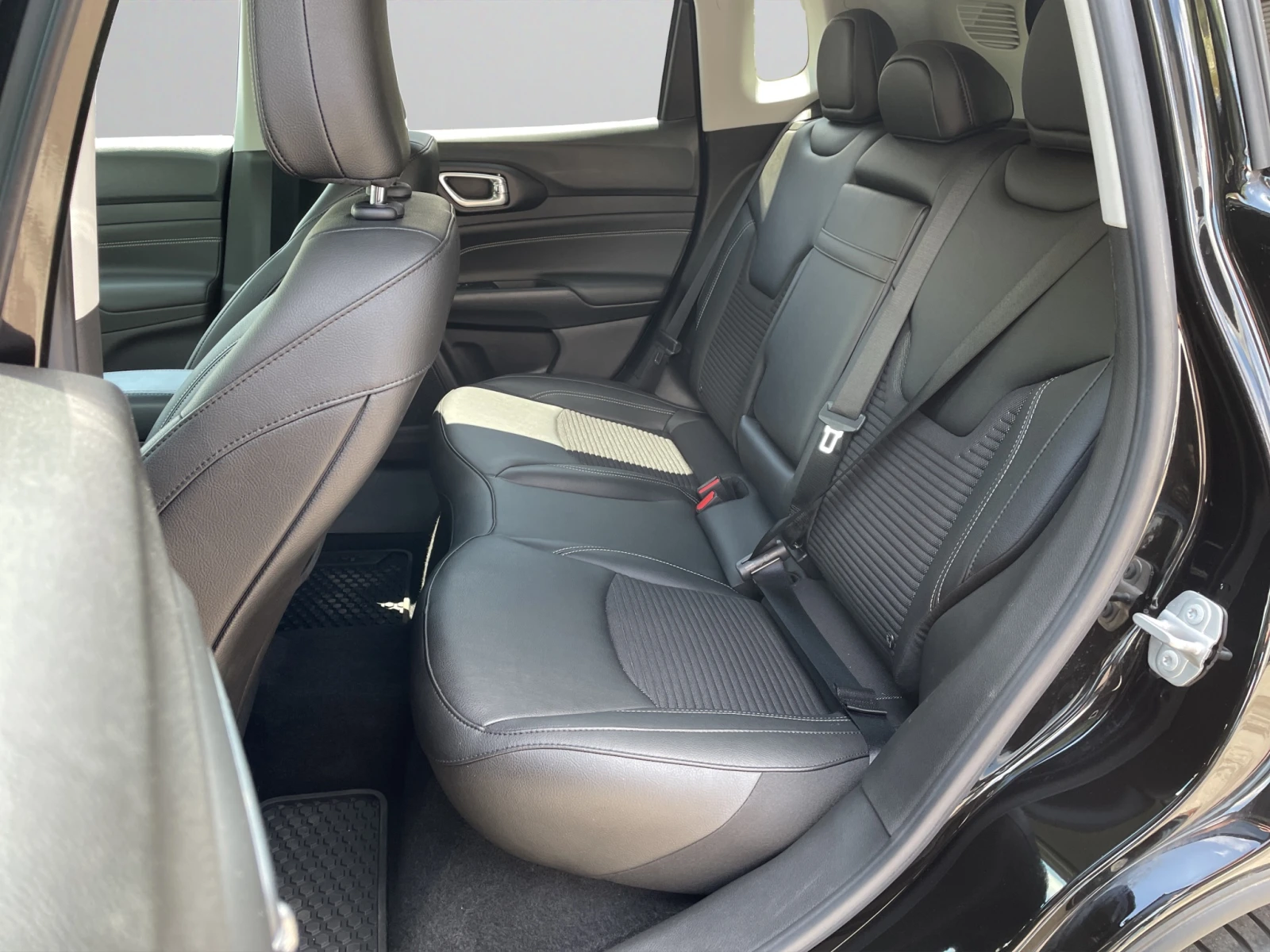 Jeep Compass LIMITED 1.5 e-Hybrid 48V Petrol 130 hp 7-DCT, снимка 13 - Автомобили и джипове - 55394502