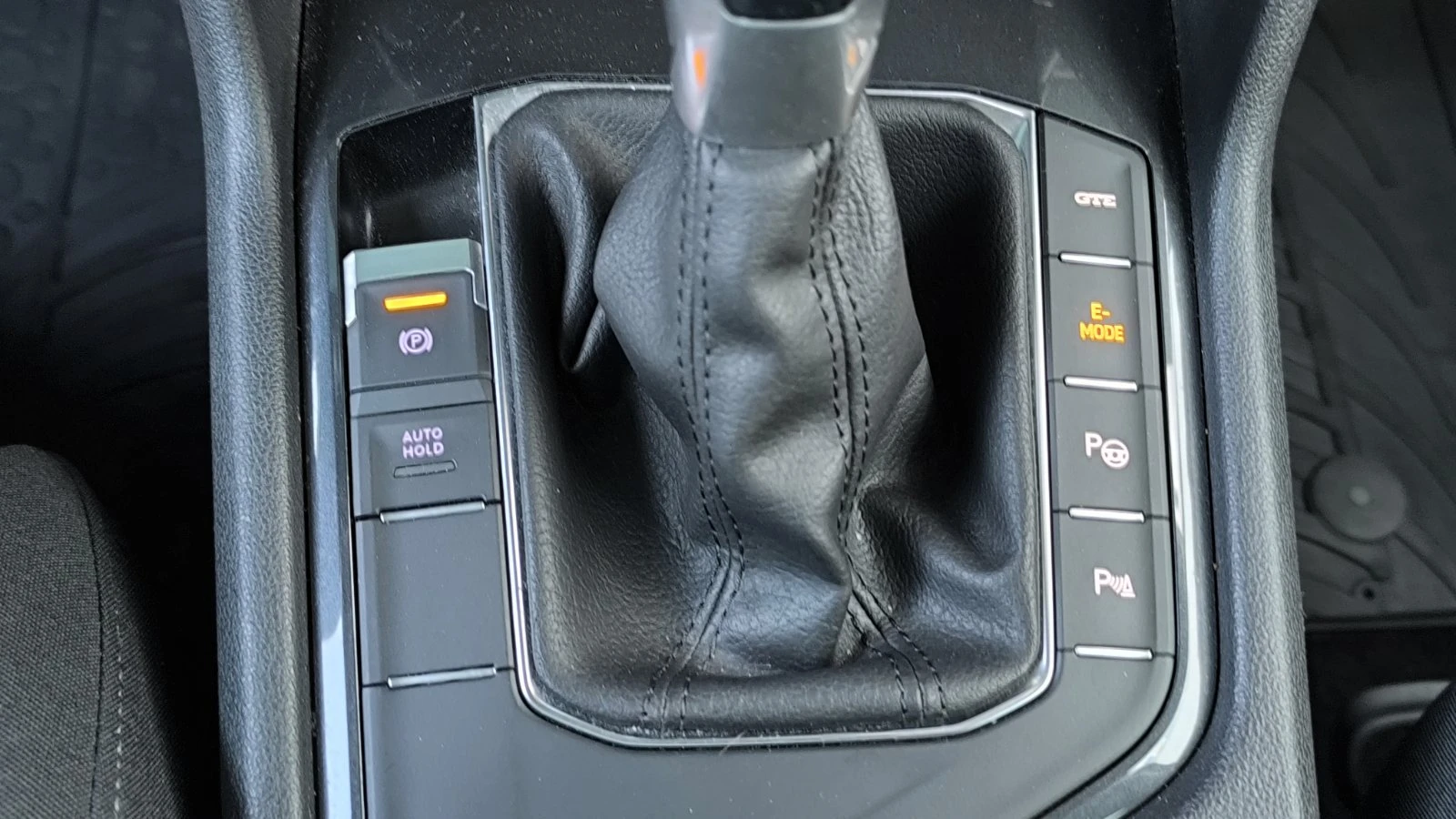 VW Tiguan VW Tiguan 2021 PHEV | 70k km | Батерия 92%, снимка 6 - Автомобили и джипове - 55900653