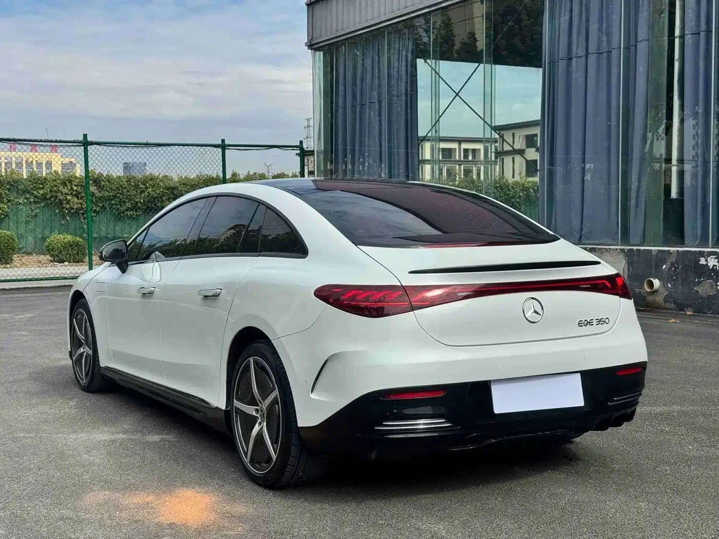 Mercedes-Benz EQE, снимка 4 - Автомобили и джипове - 56685143