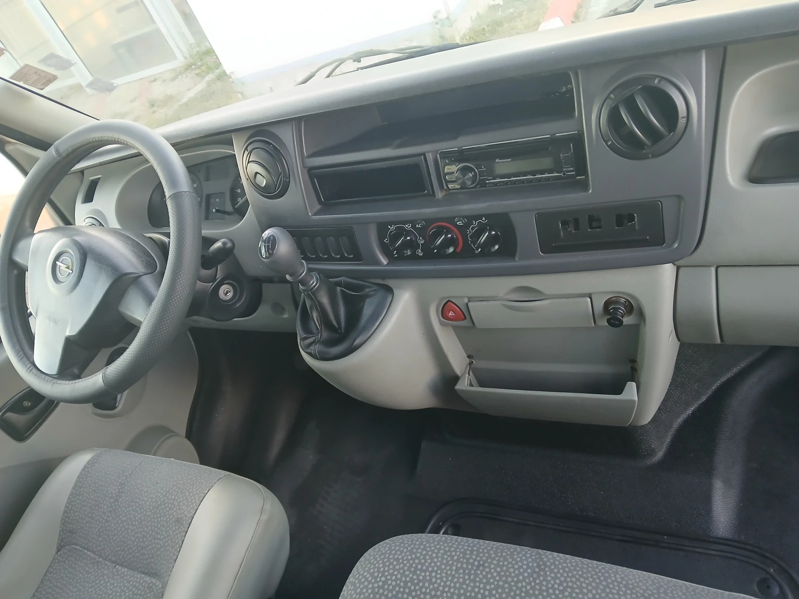 Renault Master 2.5 DCI-klimatik, снимка 6 - Бусове и автобуси - 55985969