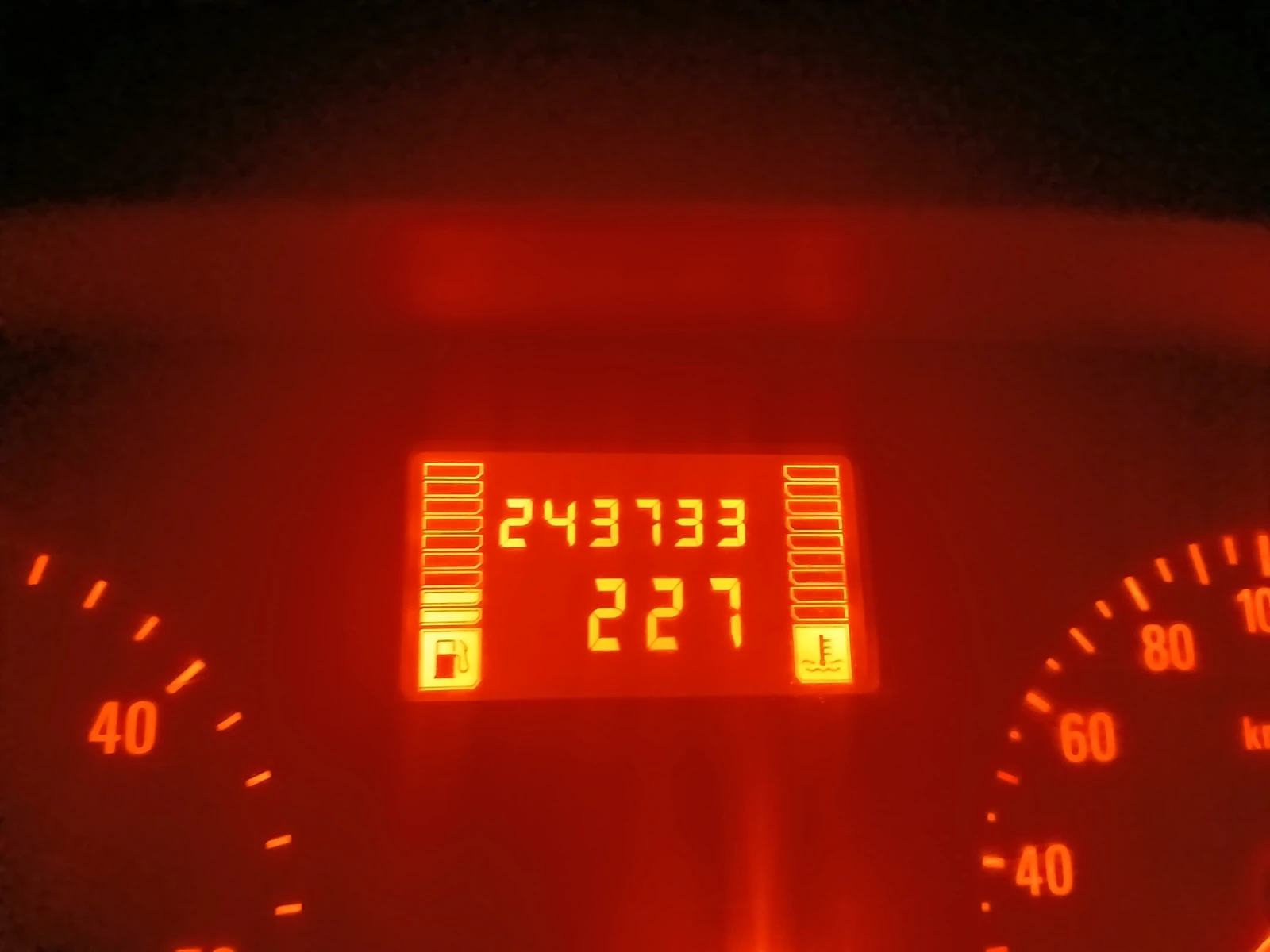 Renault Master 2.5 DCI-klimatik, снимка 7 - Бусове и автобуси - 55985969