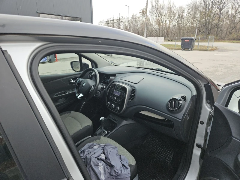 Renault Captur 1.2i--AUTOMAT, снимка 9 - Автомобили и джипове - 48235389