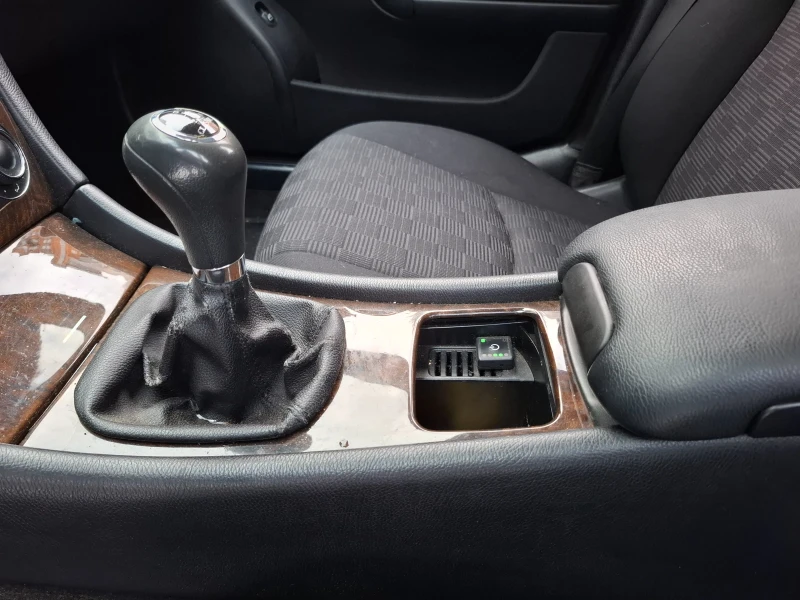 Mercedes-Benz C 180 Газ/бензин, снимка 6 - Автомобили и джипове - 52952271