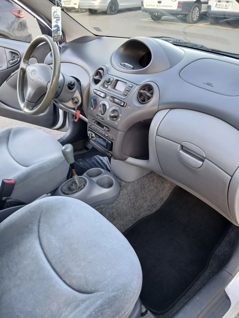 Toyota Yaris 1.0, снимка 3 - Автомобили и джипове - 53121344