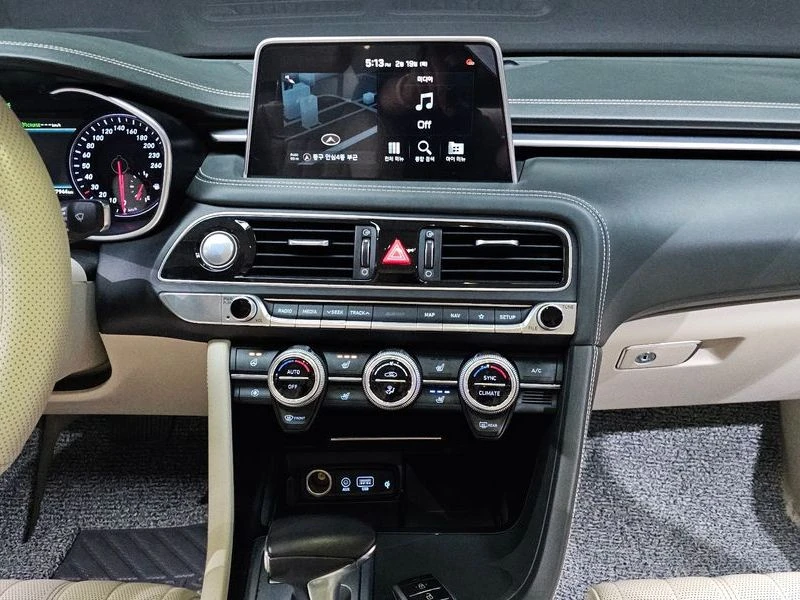 Genesis G70 2.0 Automatic, снимка 10 - Автомобили и джипове - 55598179