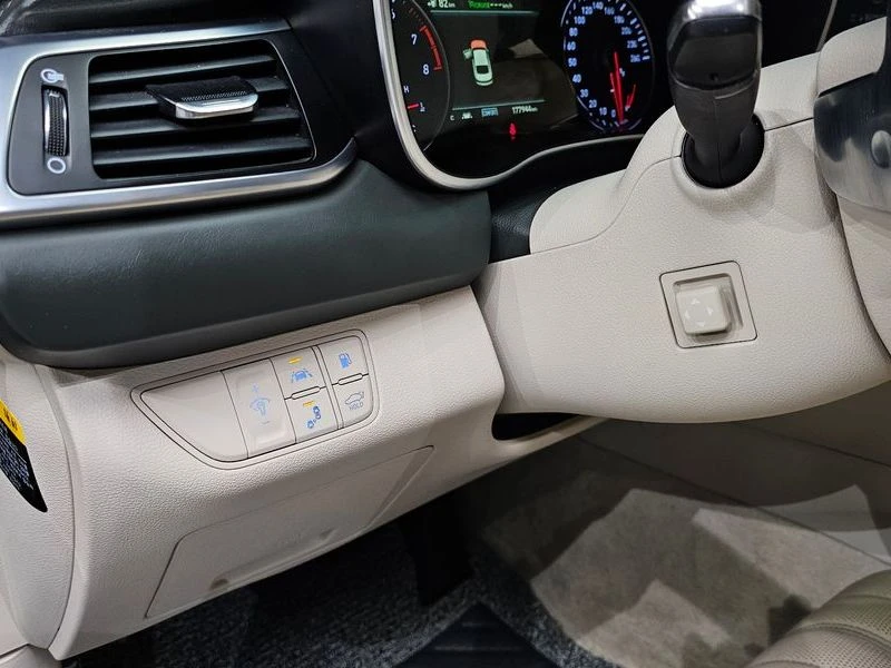 Genesis G70 2.0 Automatic, снимка 8 - Автомобили и джипове - 55598179