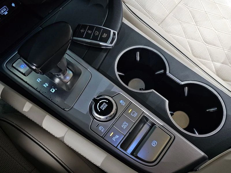 Genesis G70 2.0 Automatic, снимка 13 - Автомобили и джипове - 55598179