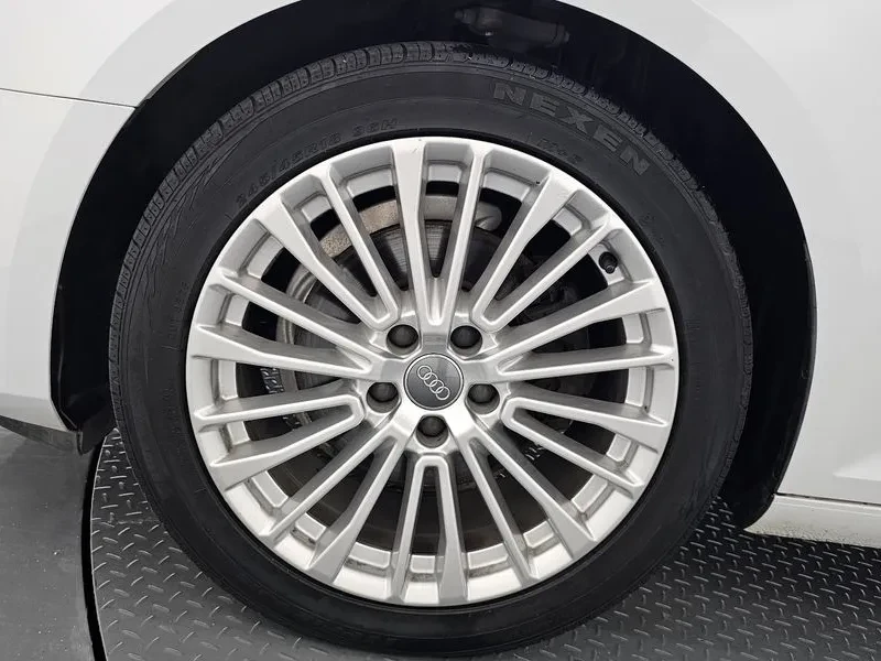 Audi A4 2.0 TFSI Premium - САМО 30% АВАНС, снимка 5 - Автомобили и джипове - 55621601