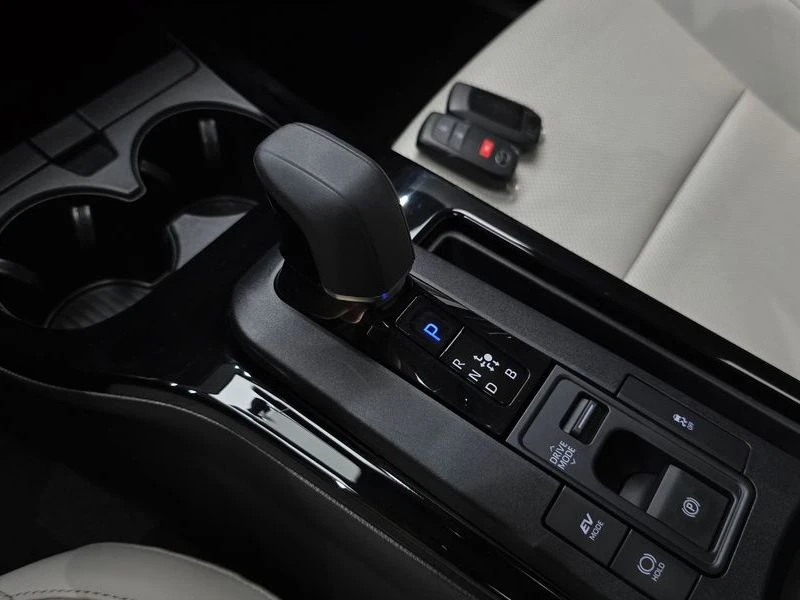 Toyota Prius 2.0 XLE| 196к.с.| ВКЛ.ТЕХНОТЕСТ, снимка 9 - Автомобили и джипове - 55622238