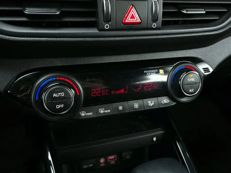 Kia K3 Noblesse, снимка 17 - Автомобили и джипове - 55884837