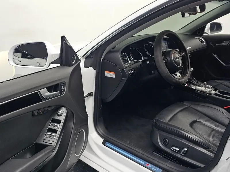 Audi A5 2.0 TDI Quattro - САМО 30% АВАНС, снимка 10 - Автомобили и джипове - 56003344