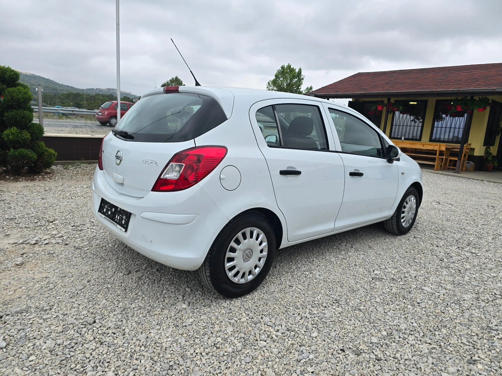 Opel Corsa 1.2 КЛИМАТИК РЕАЛНИ КИЛОМЕТРИ - изображение 5