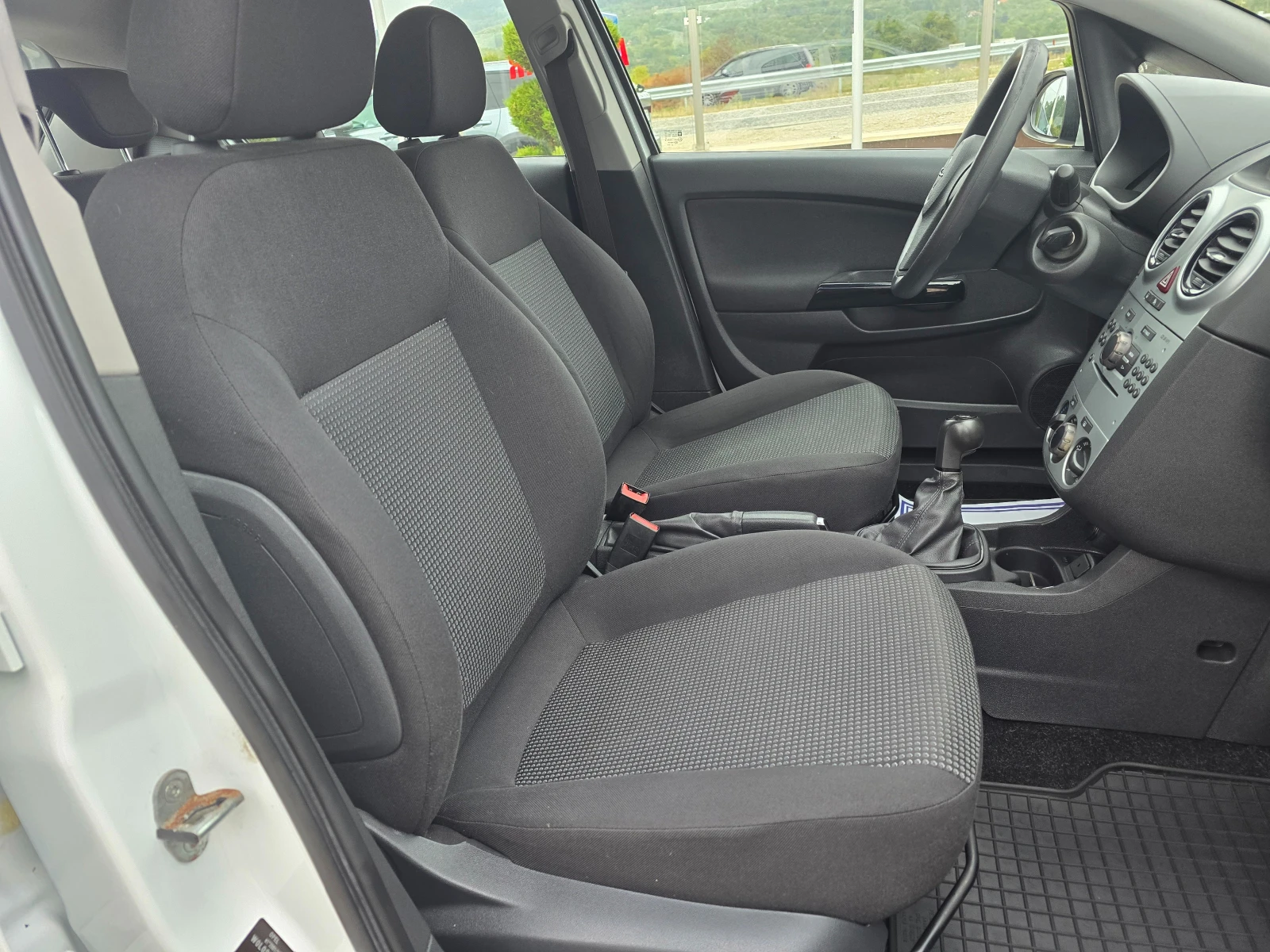 Opel Corsa 1.2 КЛИМАТИК РЕАЛНИ КИЛОМЕТРИ - изображение 10