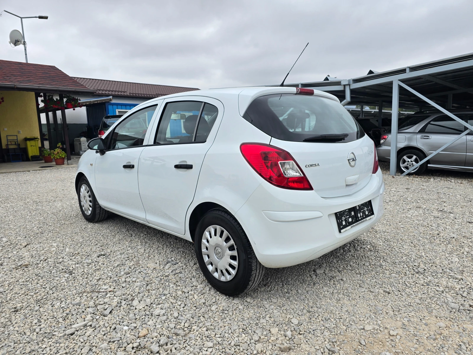 Opel Corsa 1.2 КЛИМАТИК РЕАЛНИ КИЛОМЕТРИ - изображение 3