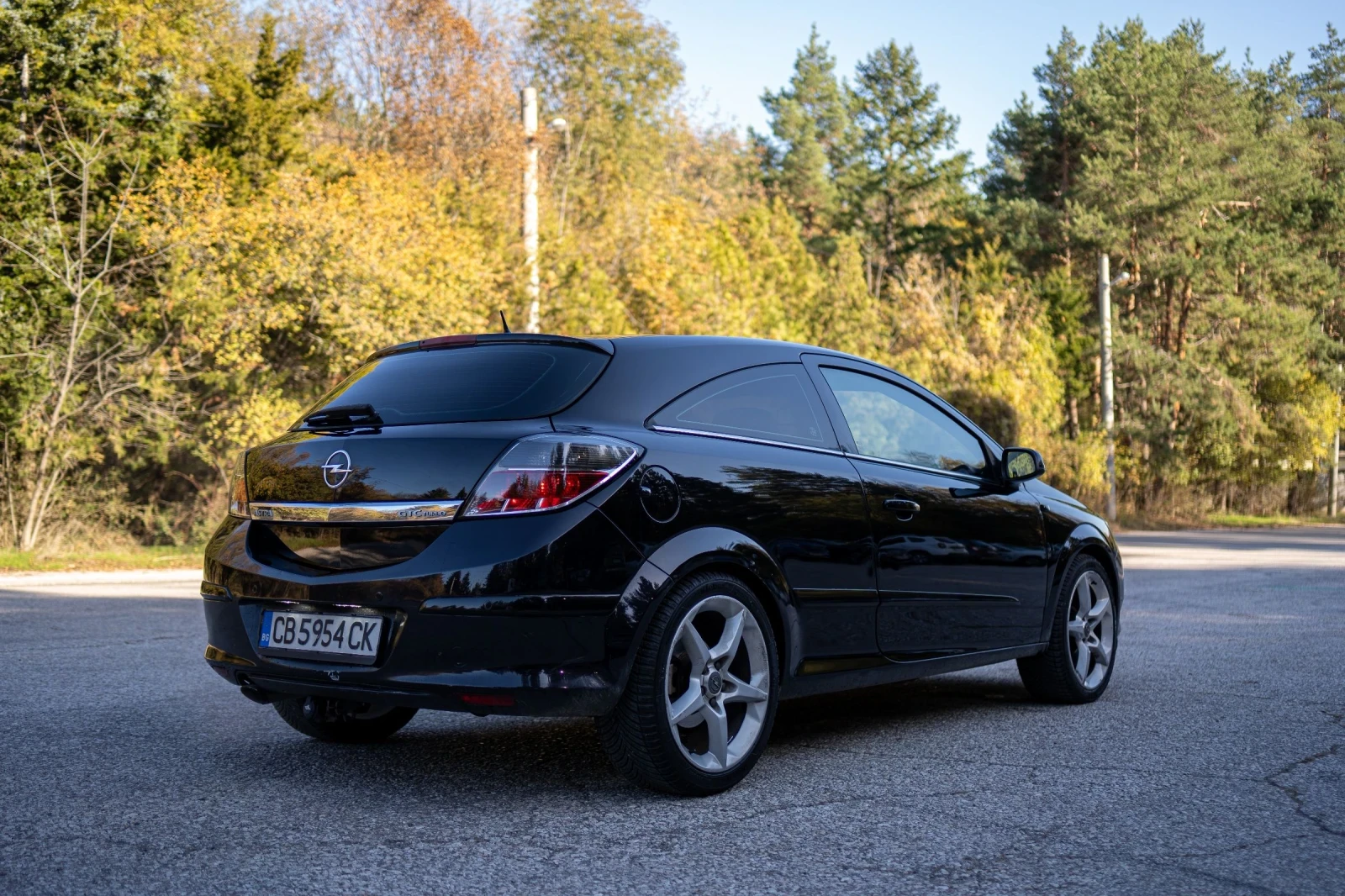 Opel Astra GTC 1.6 TURBO - изображение 2