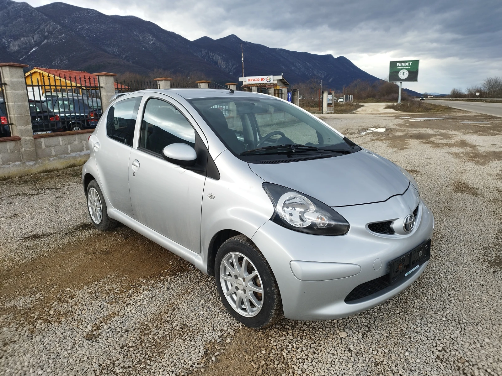 Toyota Aygo 1.0i 68 kc - изображение 7