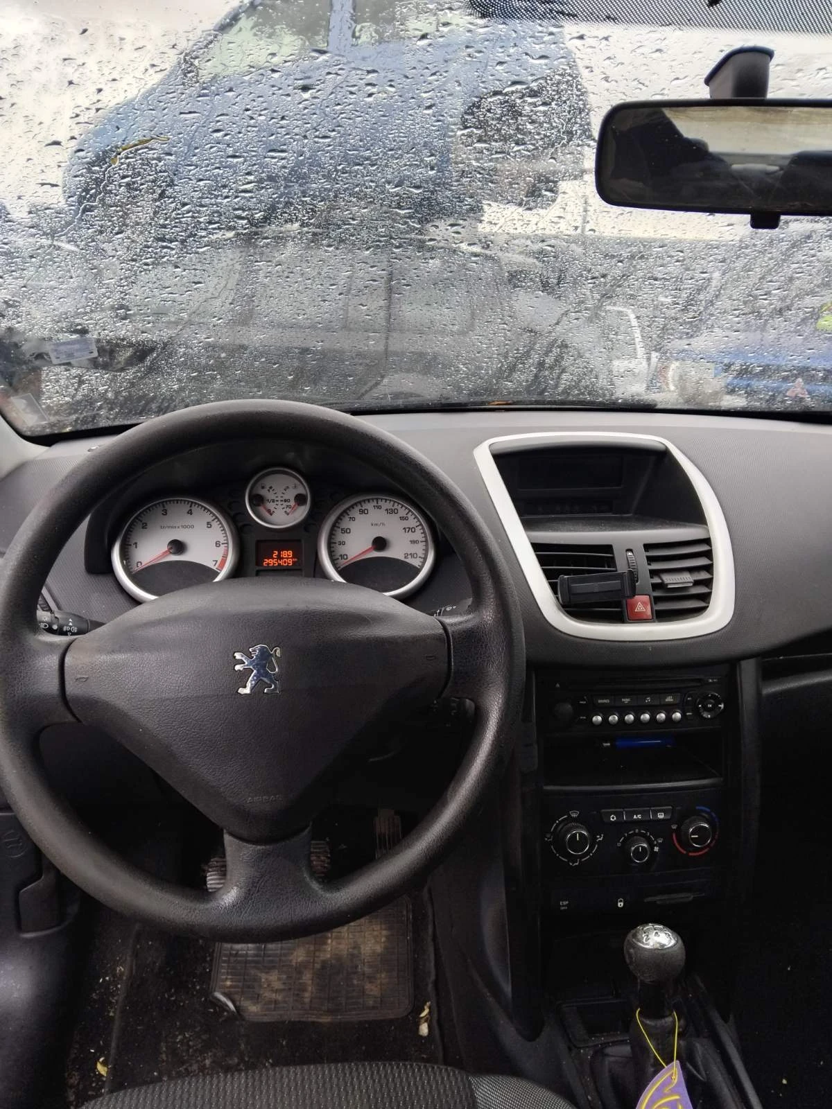 Peugeot 207 1.4 - изображение 4