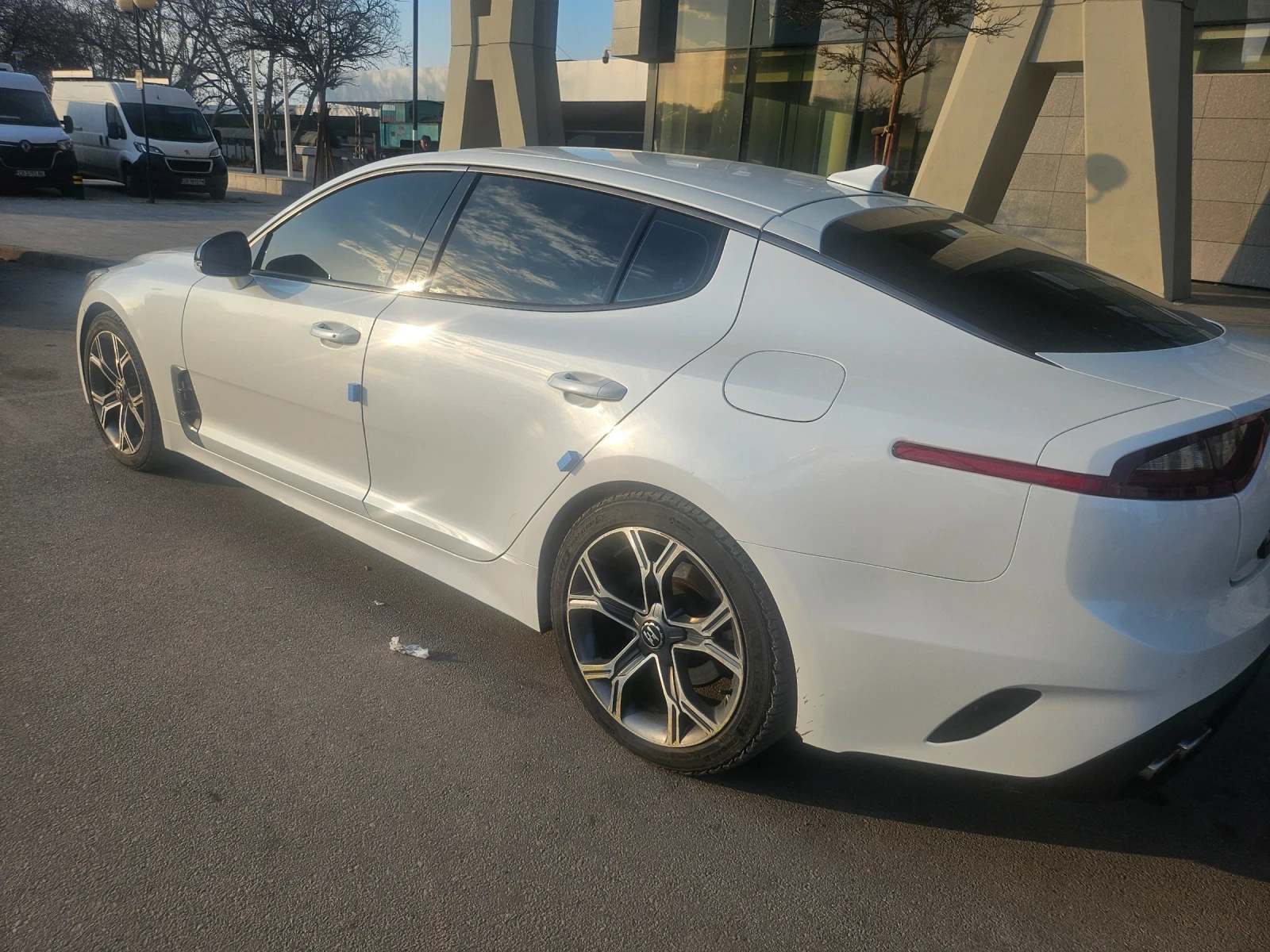 Kia Stinger 2.0 турбо, снимка 2 - Автомобили и джипове - 54035598
