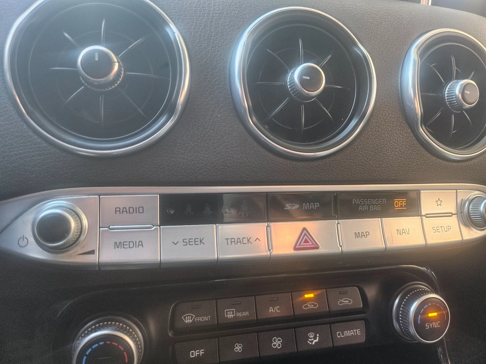 Kia Stinger 2.0 турбо, снимка 13 - Автомобили и джипове - 54035598