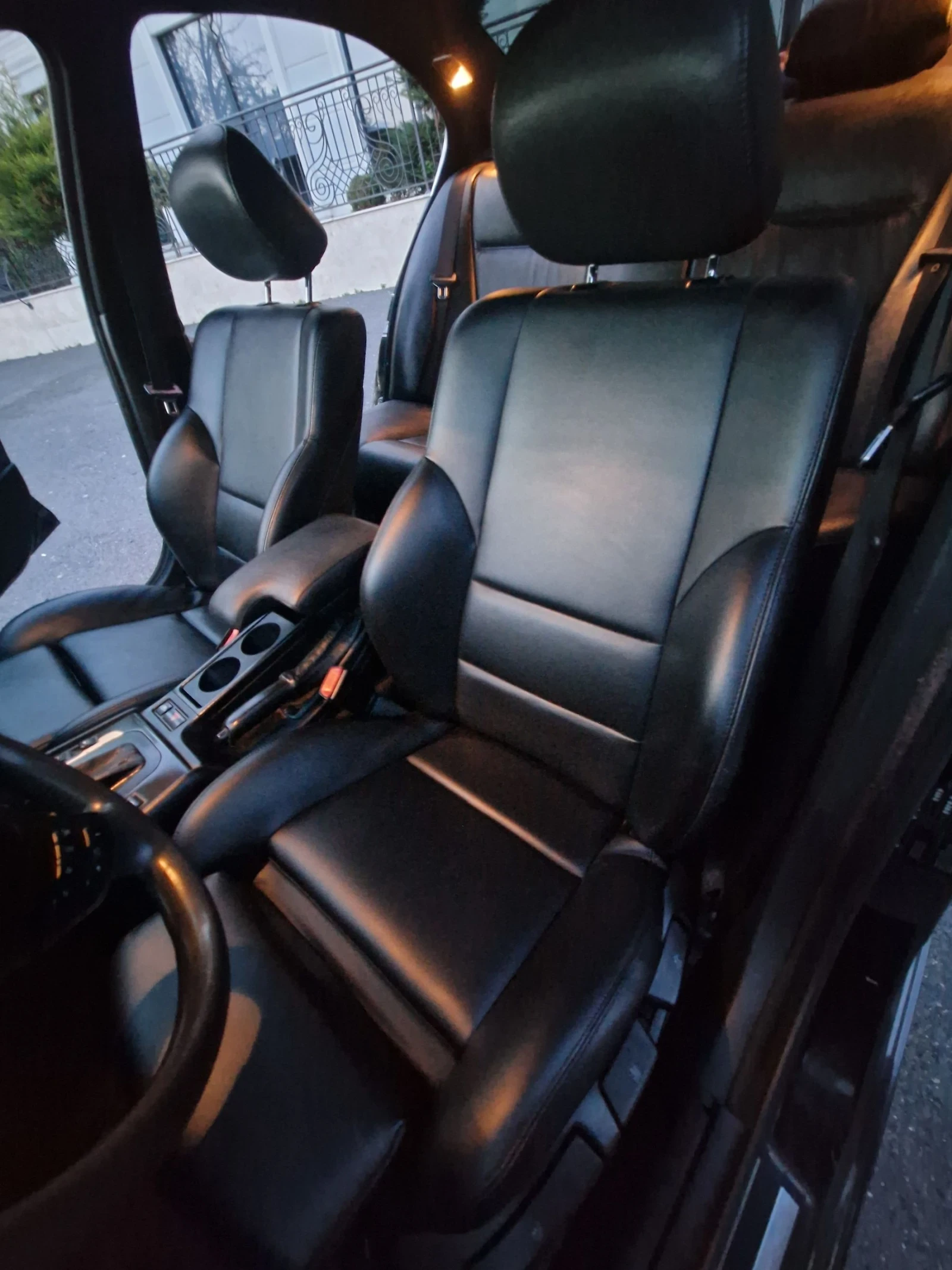 BMW 320 Automatic/Facelift, снимка 8 - Автомобили и джипове - 54344761