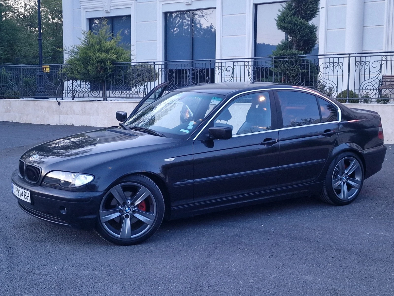 BMW 320 Automatic/Facelift, снимка 14 - Автомобили и джипове - 54344761
