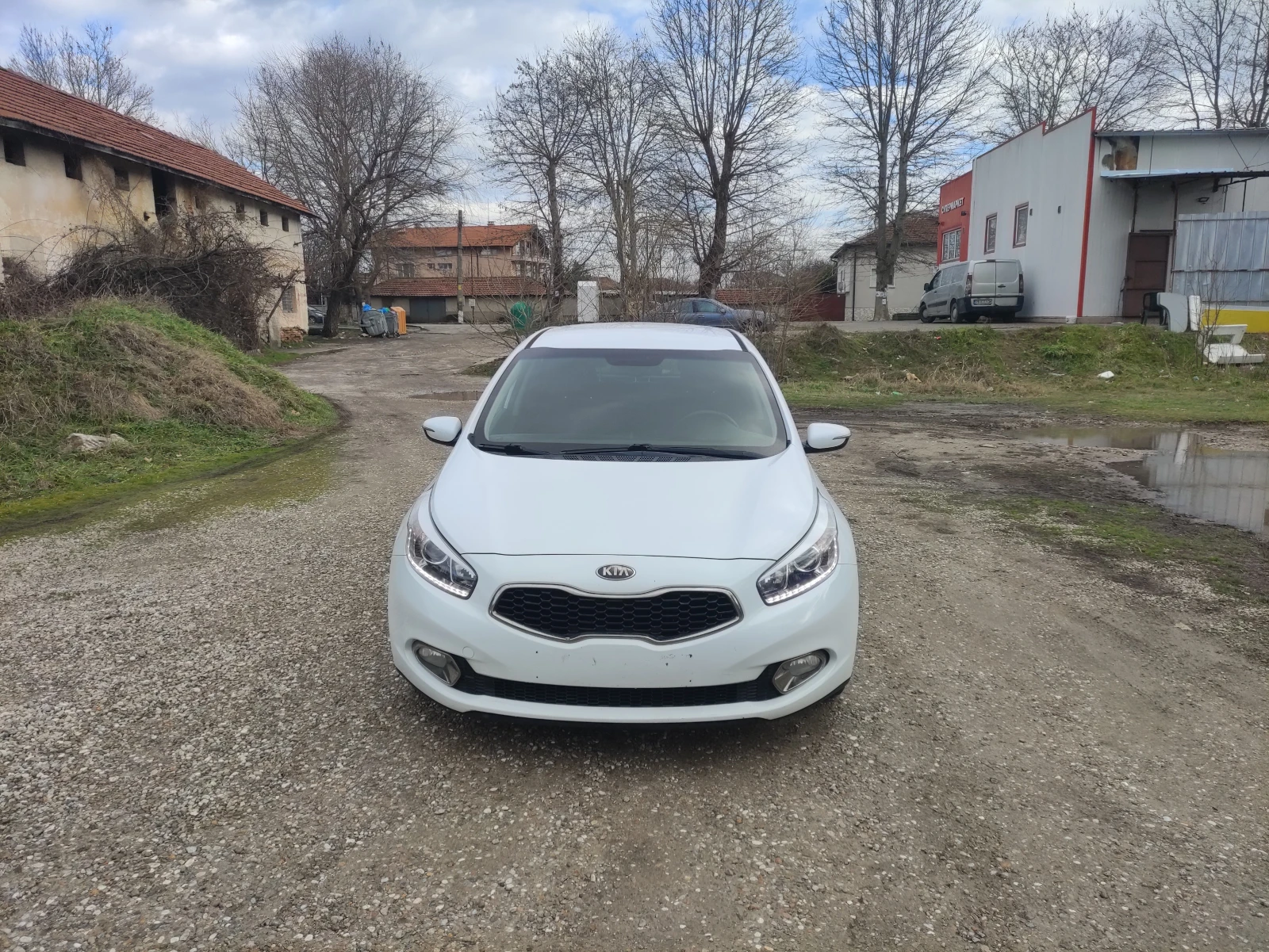 Kia Ceed 1.6jrd като нов  навигация евро 5б, снимка 3 - Автомобили и джипове - 54569992