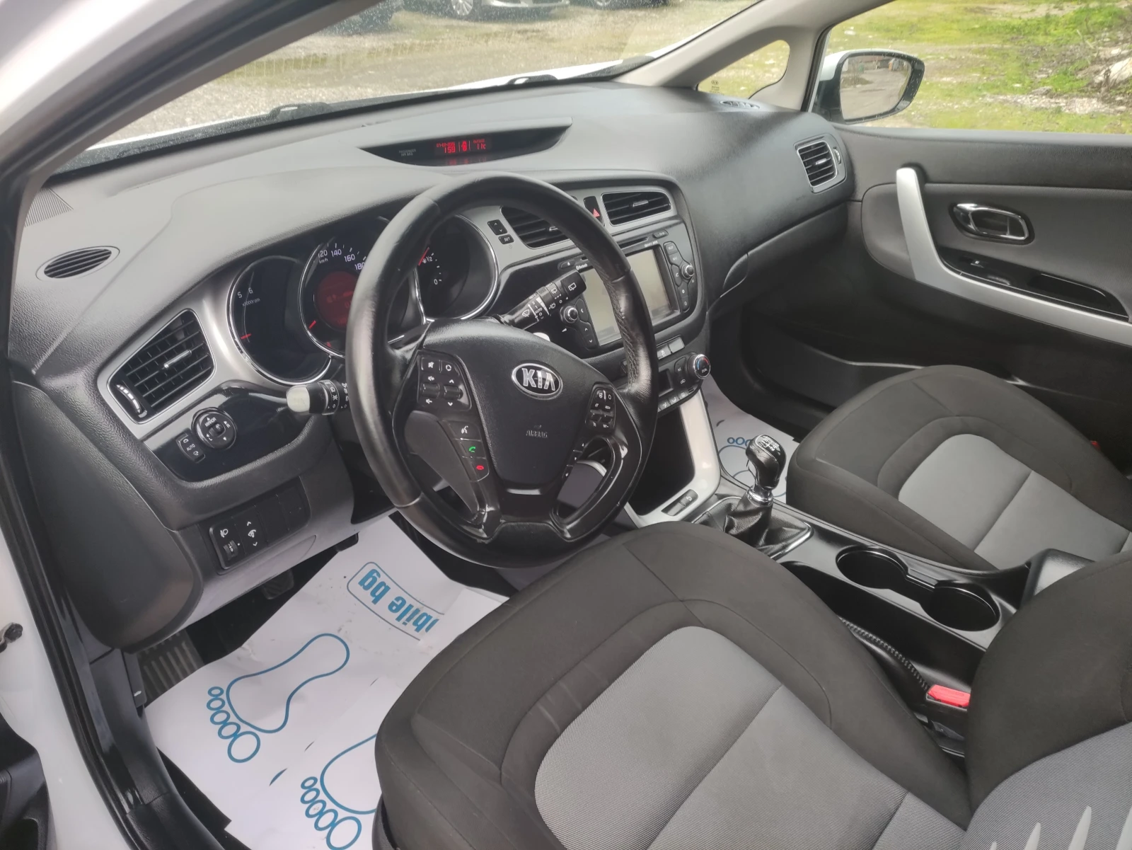 Kia Ceed 1.6jrd като нов  навигация евро 5б, снимка 7 - Автомобили и джипове - 54569992