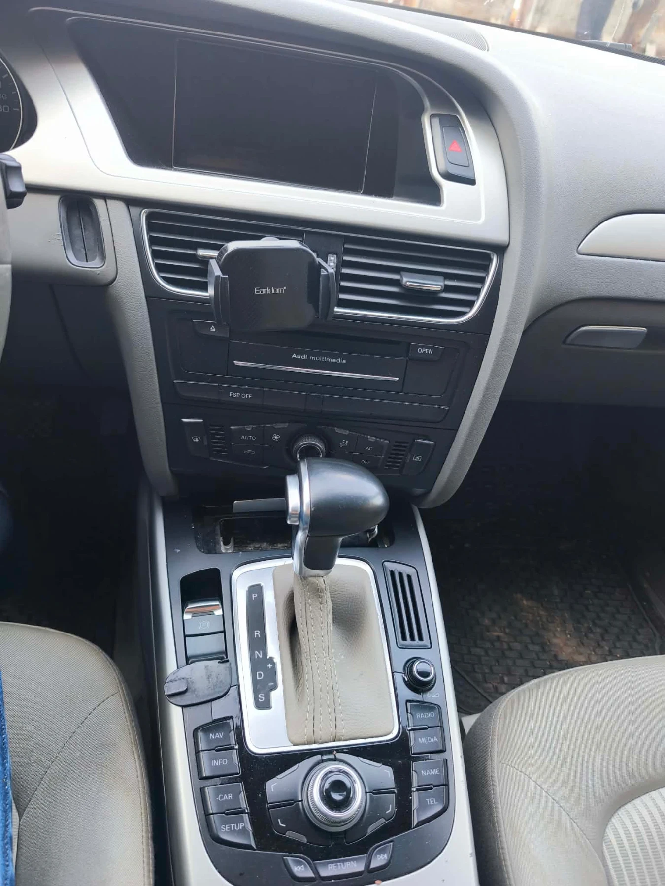 Audi A4 2.0 TDI, снимка 6 - Автомобили и джипове - 54488023