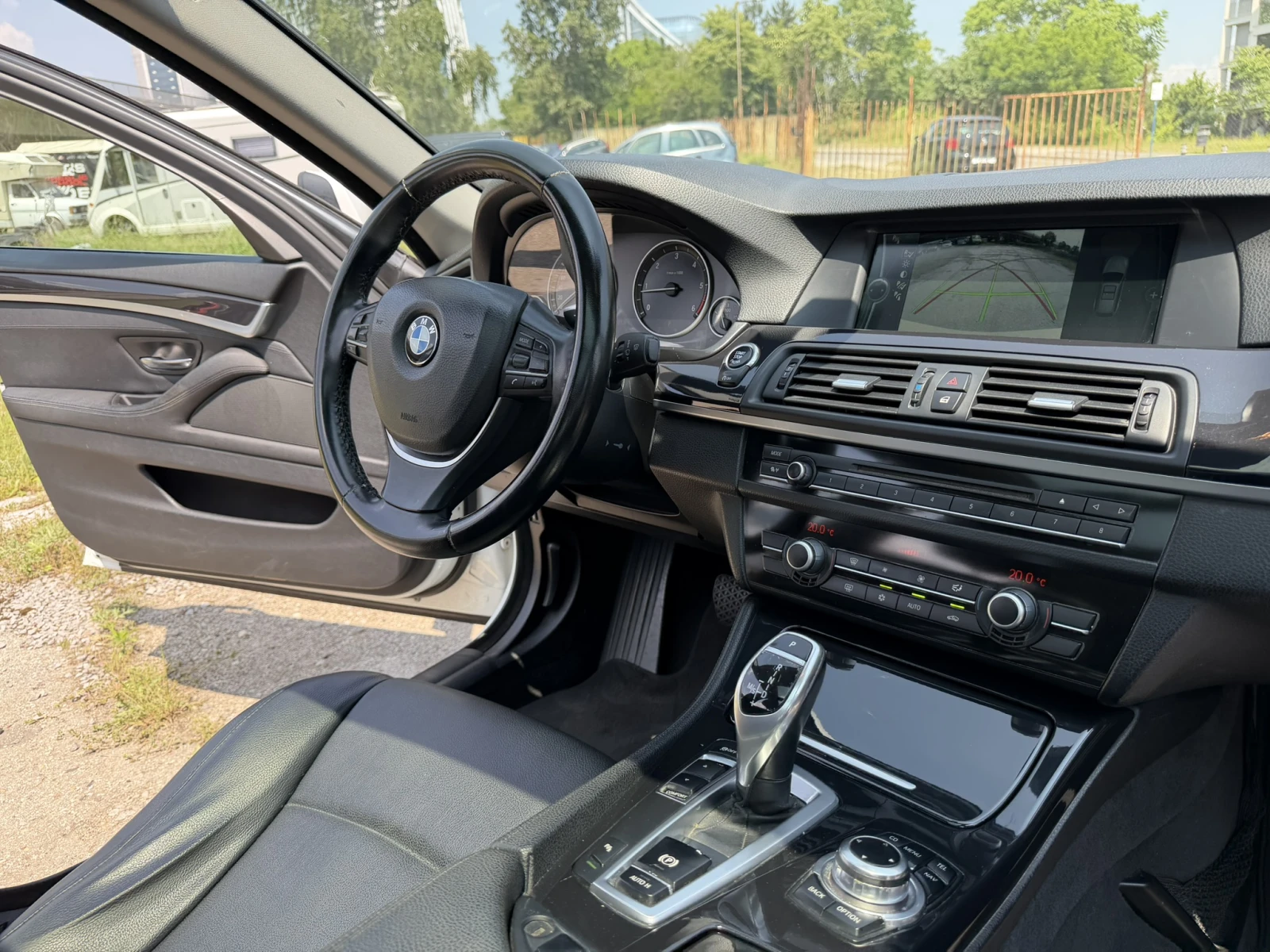 BMW 520 M-SPORT ПАНОРАМА КОЖА  КАМЕРА KEYLESS, снимка 11 - Автомобили и джипове - 55156814